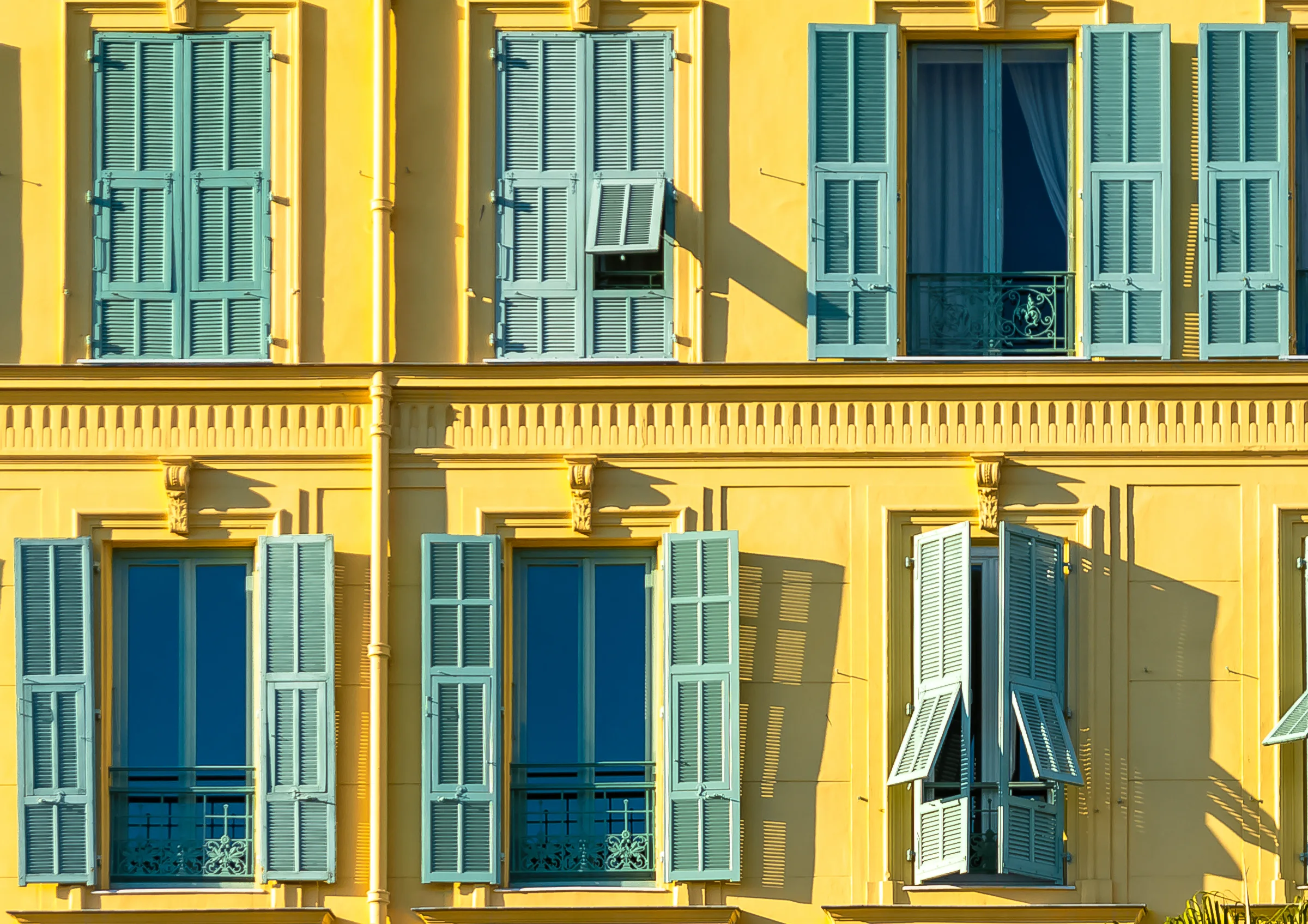 Vue sur Nice et la baie des Anges depuis un appartement premium